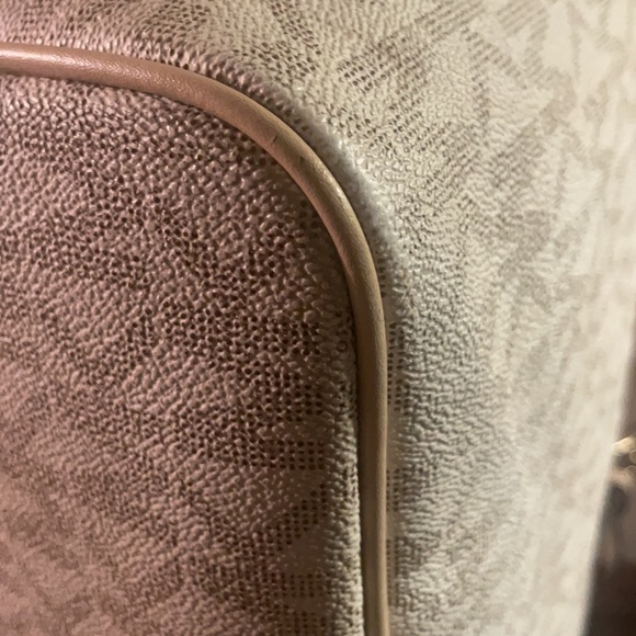Micheal Kors Tote - Picture 11 of 15